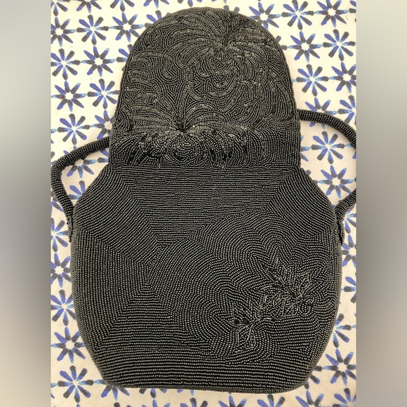 Beautiful unique Handmade Hand beaded chrysanthemum design bag - Picture 4 of 10